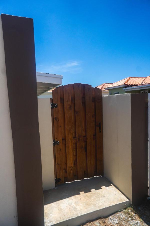 Pavia'S Centerpoint Oasis Appartement Oranjestad Buitenkant foto